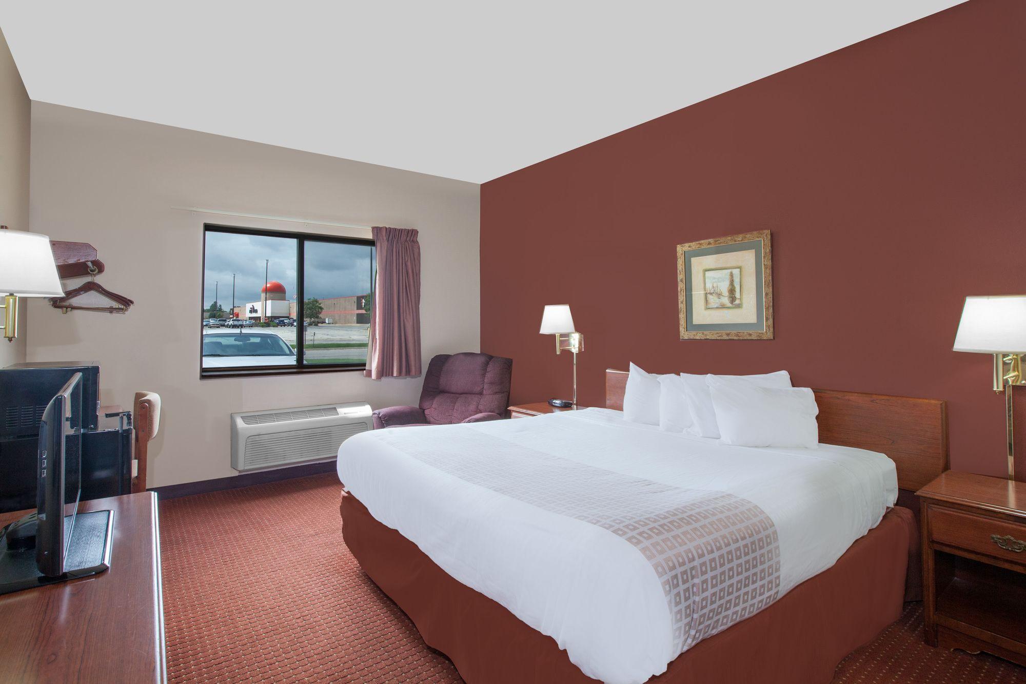 Super 8 By Wyndham Mason City Exterior photo